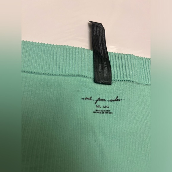 NWT ⚜️💚⚜️ Out from under bandeau mint color tube top size M/L - Picture 13 of 17